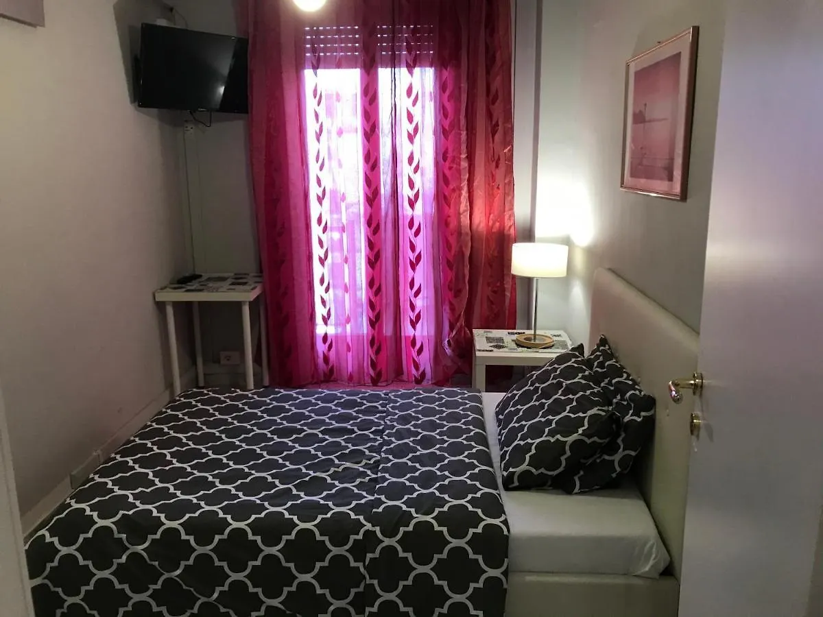 Cavour 124 -Guest-Room- Bari Frühstückspension