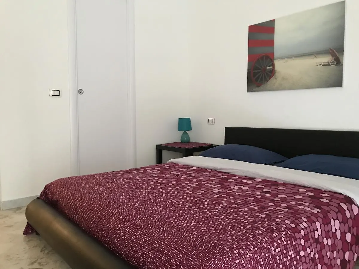 CAVOUR 124 -guest-room- Bari 2*,
